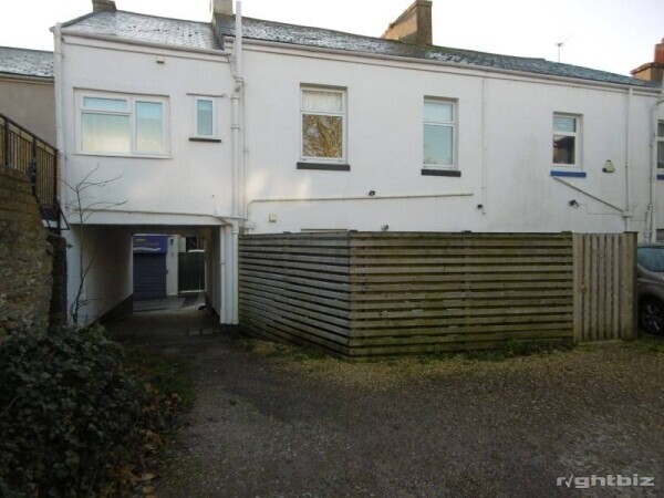Retail Business with accommodation to let Photo 11