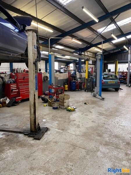 MOT SERVICE CENTRE Photo 11