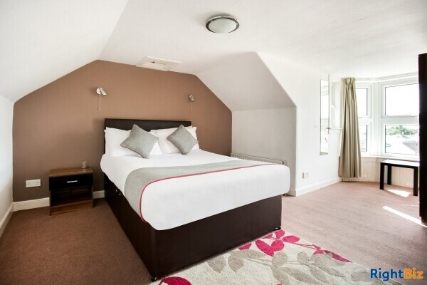 Corner Hotel for Sale - Well presented town centre Hotel for sale in golfing Mecca Photo 11