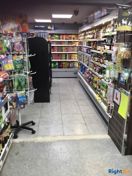 Well Fitted Self Service Convenience Store Photo 11