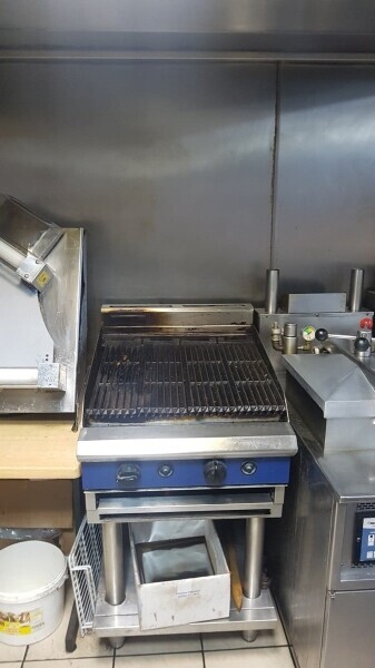 Profitable Chicken & Pizza shop with four bedroom flat for sale at a prime location Hounslow Photo 11