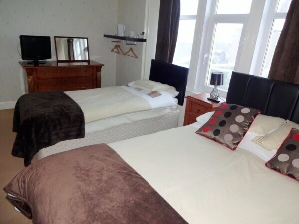 Outstanding 9-Bedroom Village Inn Situated in Angus Photo 11