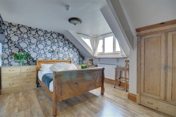 Hotel & Guest Houses For Sale in Whitby Photo 11