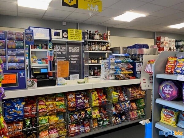 Leasehold Convenience Store & Off License Located In Atherstone Photo 11
