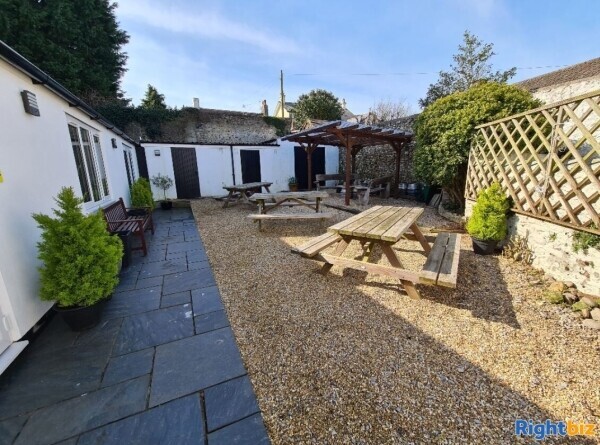 Impressive & Well Presented Character East Devon Freehouse With Spacious Accommodation For Sale Photo 11