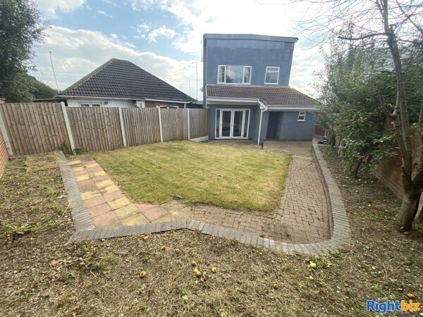 Freehold Garage +Forecourt (~22 cars) +3 Bedroom Detached Property for sale Kirkby in Ashfield Photo 11