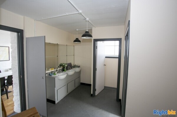Stunning Well Positioned Cafe Lease Opportunity in Ardrisaig Photo 11
