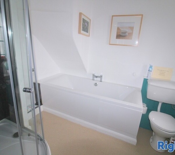 Charming Hotel and Bunkhouse set in the Popular Village of Kinlochewe Photo 11