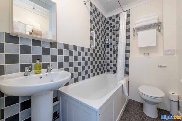 Beautiful Edwardian Guest House for Sale Photo 11