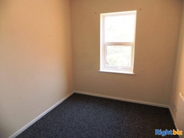 FREEHOLD SEMI-DETACHED NINE BED GUEST HOUSE (NOT CURRENTLY TRADING) - HIGHLY POPULAR AREA - SLOUGH Photo 11