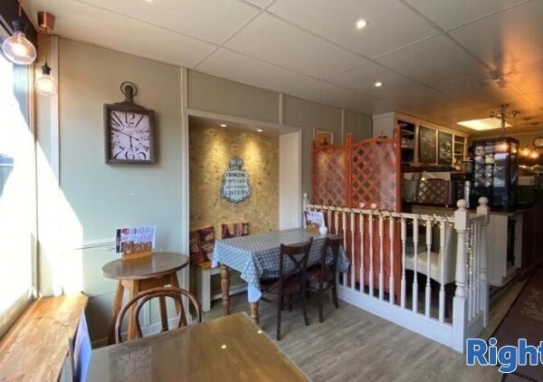Leasehold Independent Licensed Café Located in Eastwood Photo 11