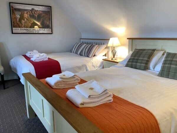 A Magnificent Bed and Breakfast with Traditional Tea Room in Stonehaven, Aberdeenshire. (ref 1497) Photo 11