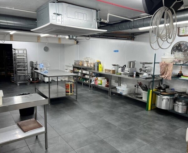 Modern Lebanese Restaurant for Sale in Streatham Hill Photo 11