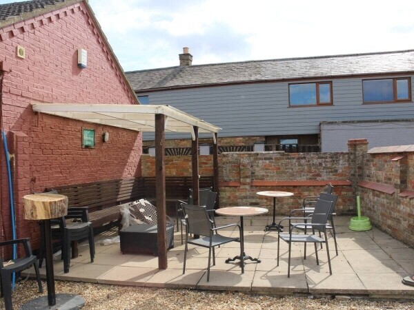 CAMBRIDGESHIRE - FREEHOUSE WITH CAR PARK Photo 11