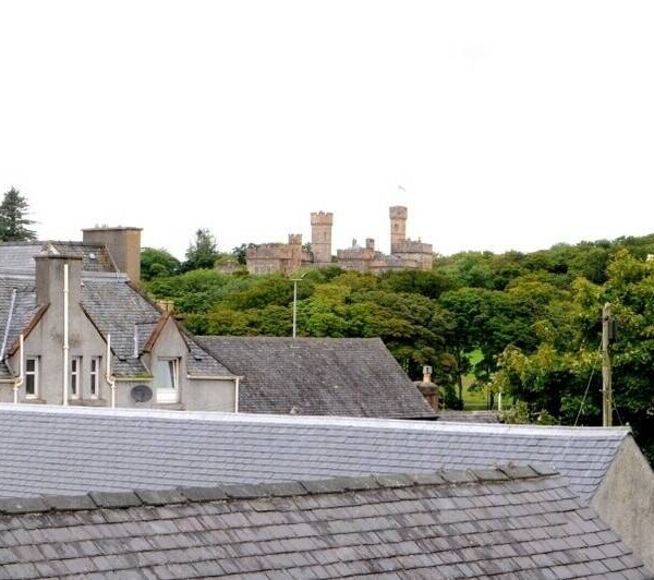 Highly Attractive 8-Bedroom Guest House and Self-Catering Unit Set in Stornoway Photo 11