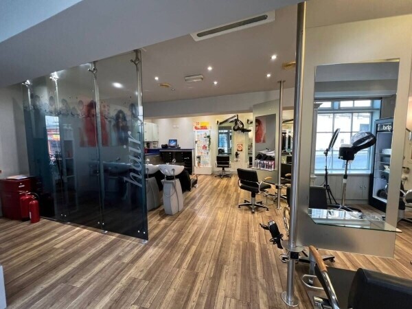 SMALL CHAIN HAIR/BEAUTY/SPA BATH AND WELLS Photo 11