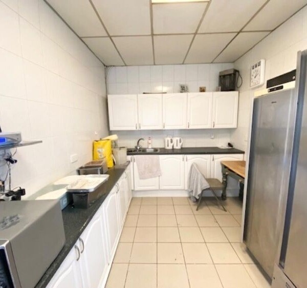 Freehold Fish & Chip Takeaway Located In Bidford on Avon Photo 11