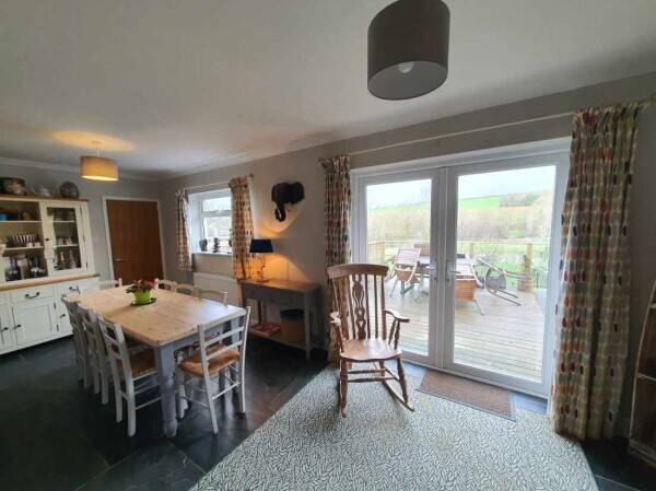 A wonderfully located kennels for sale Photo 11