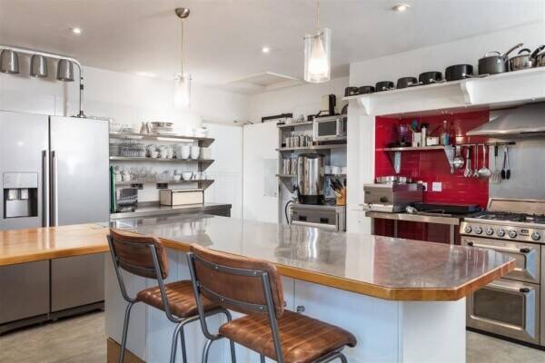 WELL, ESTABLISHED AWARD-WINNING BOUTIQUE BED AND BREAKFAST Photo 11