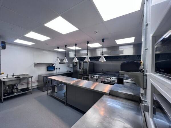 Substantially reduced for a quick sale. A rare opportunity to acquire a well-established bar and res Photo 5