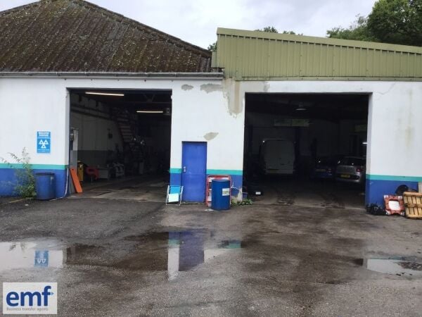 SPACIOUS GARAGE/MOT CENTRE, SWANSEA VALLEY Photo 11