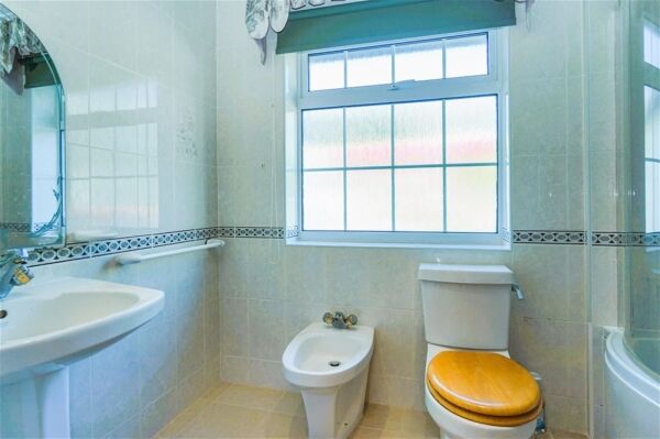 Auction Lot: White Lodge, Ilsham Marine Drive, Torquay, Devon, TQ1 2HT For Sale in Torquay Photo 11