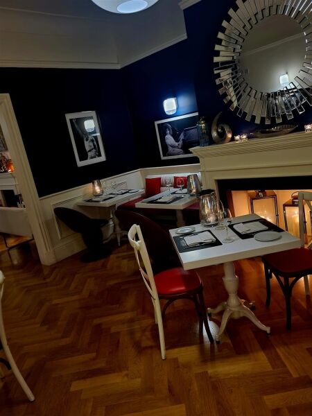 HIGH END WINE BAR & COCKTAIL LOUNGE IN WARE Photo 5