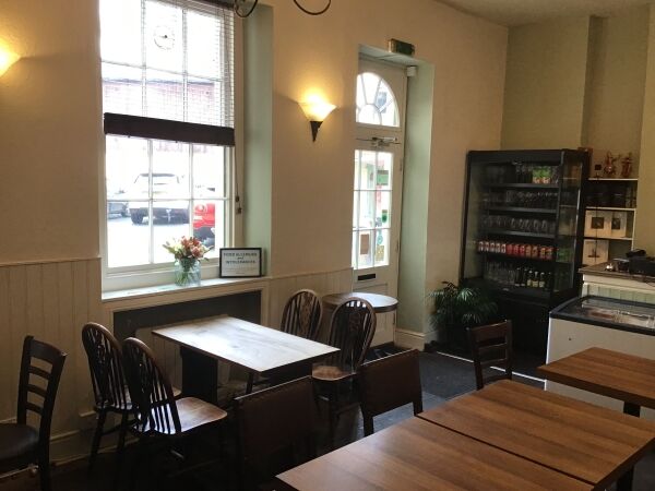ATTRACTIVE COFFEE SHOP, BISTRO, CAFE in AFFLUENT MONMOUTHSHIRE TOWN Photo 11