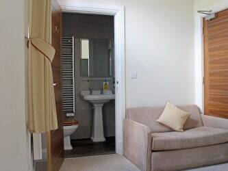 NOTTINGHAMSHIRE - DISTINCTIVELY REFURBISHED 12 BEDROOM HOTEL AND RESTAURANT Photo 11