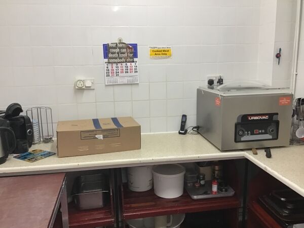 £3,300+ p/wk  BUTCHERs SHOP WITH NICE, S/CONT FLAT, BRIDGEND Photo 11