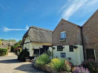 COTSWOLDS – 17TH CENTURY GRADE II LISTED BLACK AND WHITE TUDOR INN Photo 11