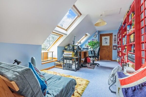 CATTERY PLUS HOME WITH AN INCOME Photo 11