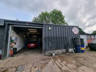 Workshop garage facility Photo 1
