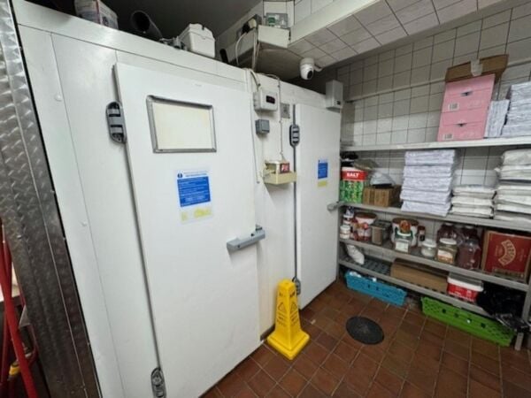 Leasehold Fish & Chip Takeaway Located In Luton Photo 11