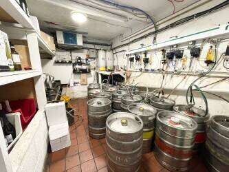 DERBYSHIRE - MARKETPLACE PUB AND RESTAURANT WITH THREE LETTING BEDROOMS Photo 11