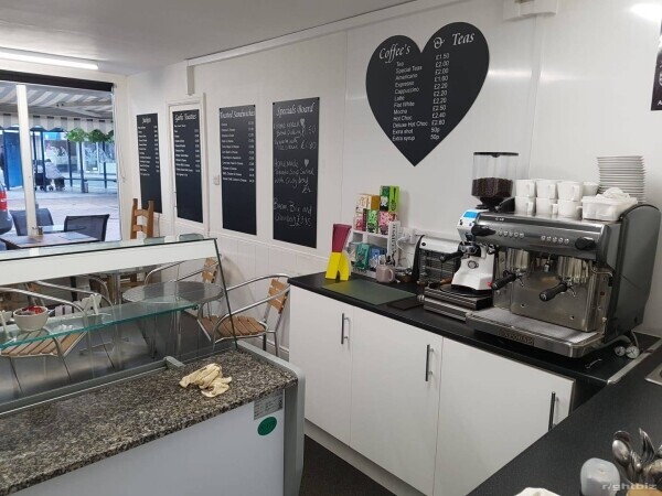 Cafe / Sandwich shop and breakfast shop in a busy area Photo 12