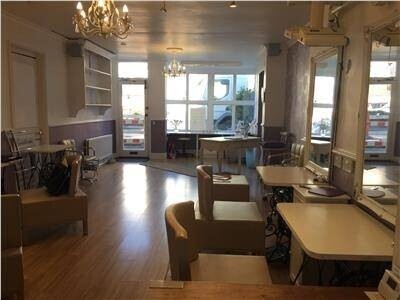 Vacant Hair & Beauty Salon for sale - East Grinstead Photo 10