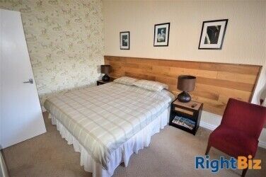 Beautiful 9 Bedroom Country Inn with Bar and Restaurant in Scotlandwell, Fife (ref. 1266) Photo 12