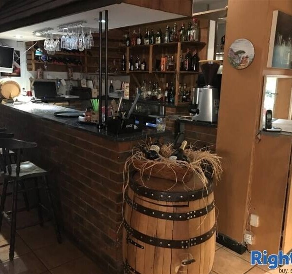 LEASEHOLD LICENSED ITALIAN FINE DINING RESTAURANT & HOTEL IN AFFLUENT BERKSHIRE VILLAGE Photo 12