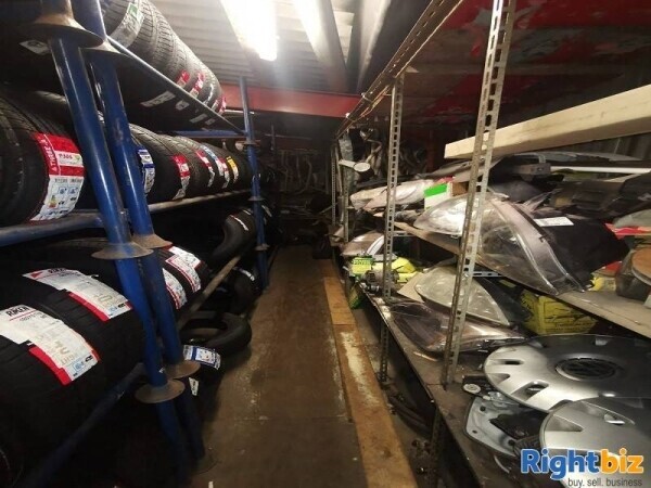 Well known traditional garage for sale Photo 12