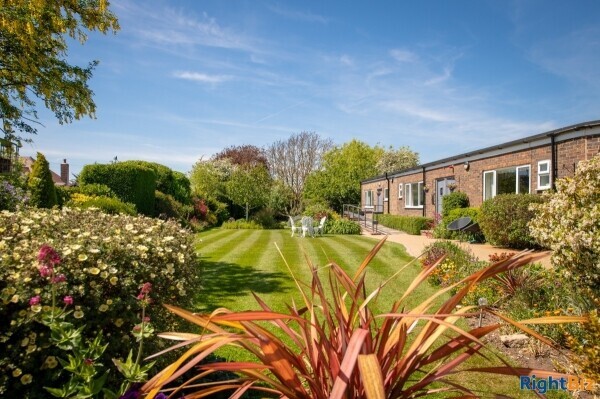 SUPERB 10 BED GUEST HOUSE - CHICHESTER Photo 12