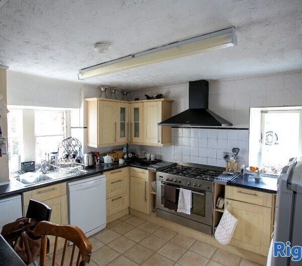For Sale - Well Presented 6-Bedroom Guesthouse in Affluent Tourist Town in Central Scotland. Photo 12