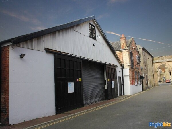 GREAT YARMOUTH - SEAFRONT CHAMPAGNE BAR WITH PLANNING PERMISSION FOR MULTIPLE FLATS AND HOUSES Photo 12