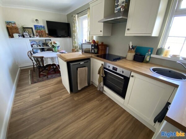 SOMERSET - VILLAGE FREE HOUSE Photo 12