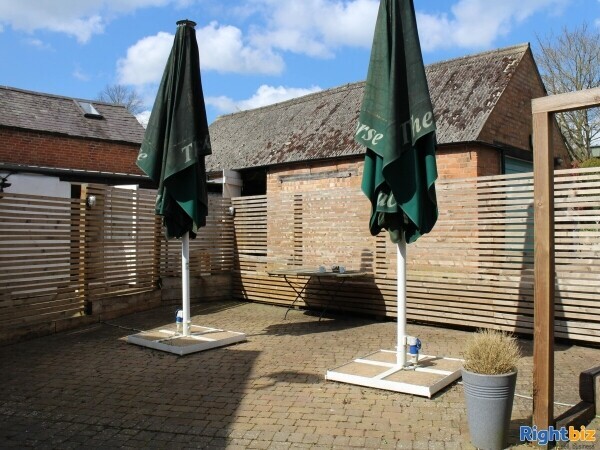 EDGE OF VALE OF BELVOIR - SPACIOUS FOOD LED PUBLIC HOUSE Photo 12