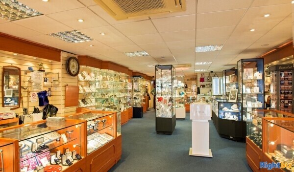 Well established Jewellers located on the Fylde coast Photo 12