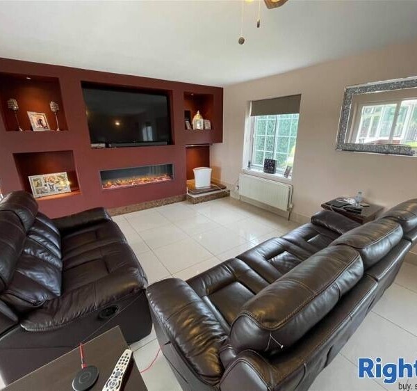 Kennels, Cattery & Equestrian businesses For Sale in Monmouthshire Photo 12