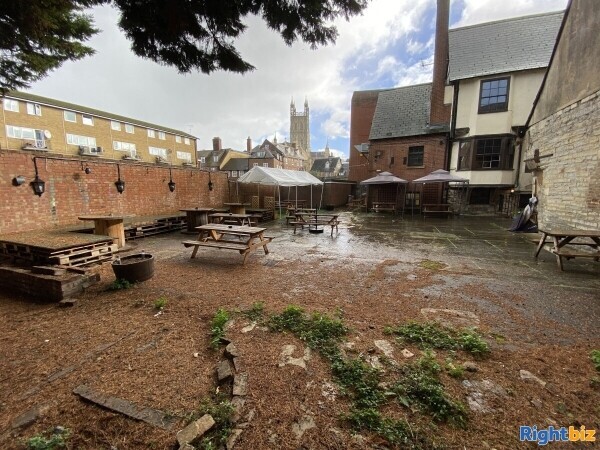 GLOUCESTER CITY CENTRE- HISTORIC PUBLIC HOUSE AND LIVE MUSIC VENUE Photo 12