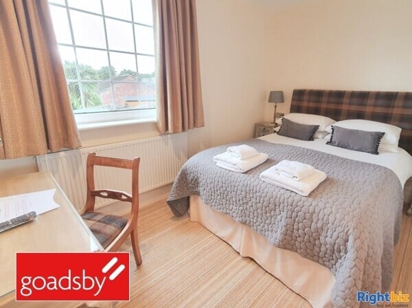 Superb Home & Income B&B - Views to Lyme Bay Photo 12