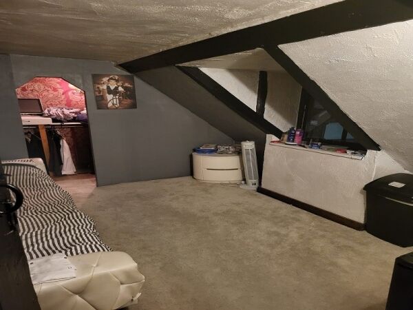 Well established Indian Restaurant with living accommodation for sale Photo 12